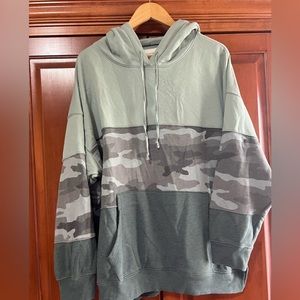 American Eagle Camouflage Jegging Fit Hoodie Size Medium
